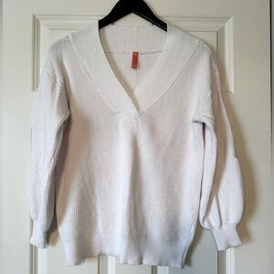 Feiersi White V-Neck Sweater • Size Small •